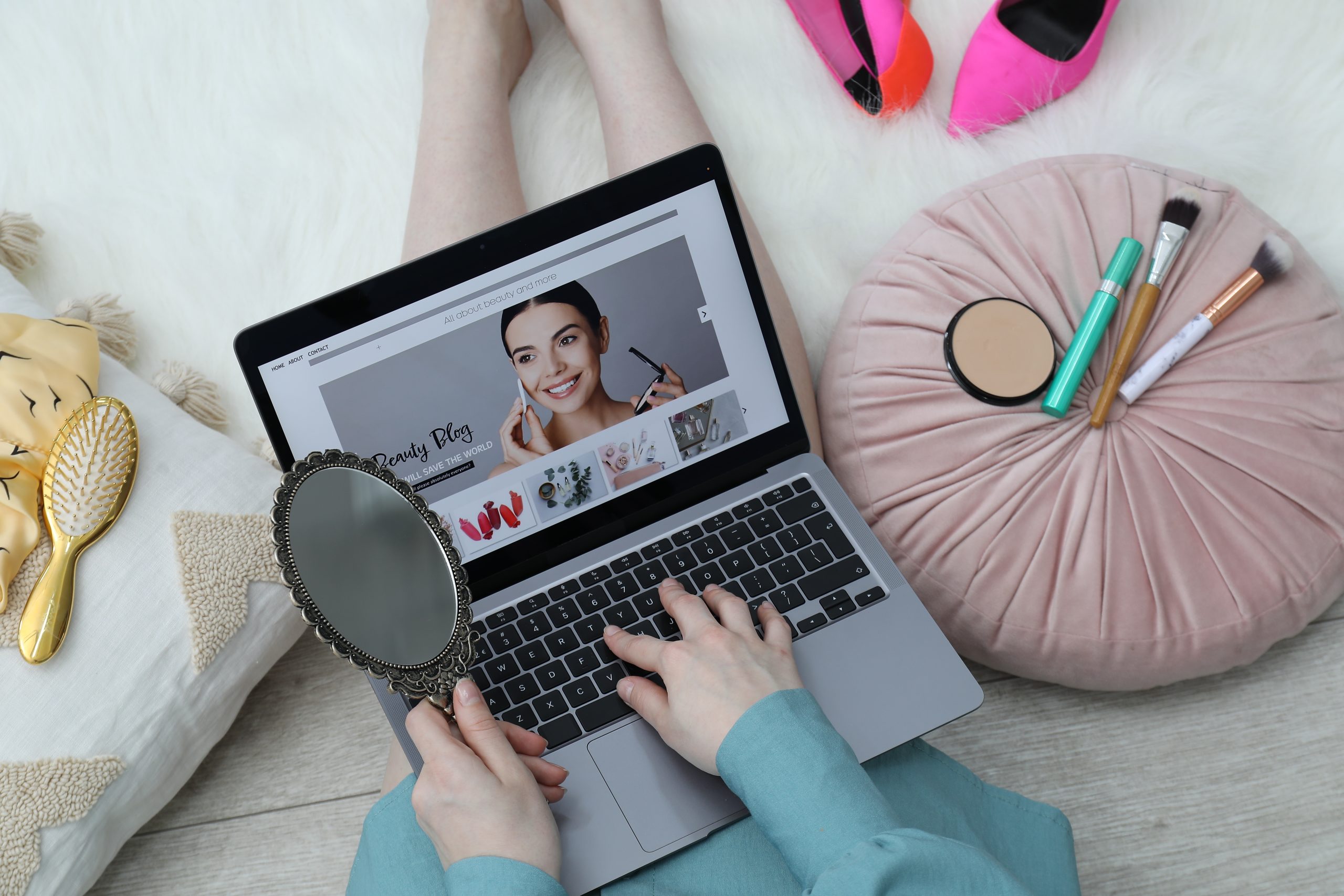 Blogger,Holding,Mirror,And,Using,Laptop,With,Beauty,Blog,Web